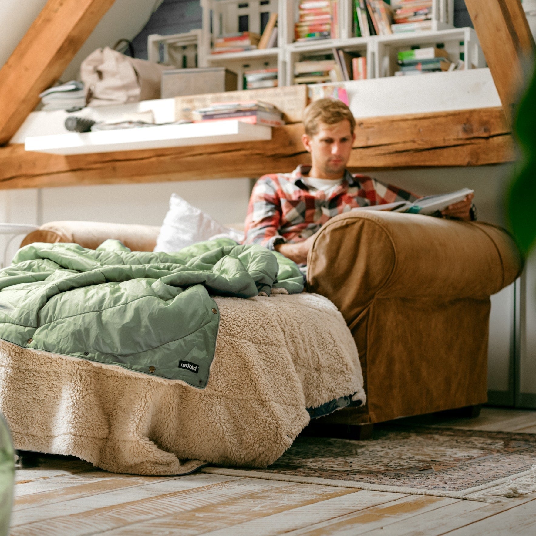 UNFOLD Kuscheldecke flauschig: für gemütliche Stunden auf dem Sofa #farbe_salbei
