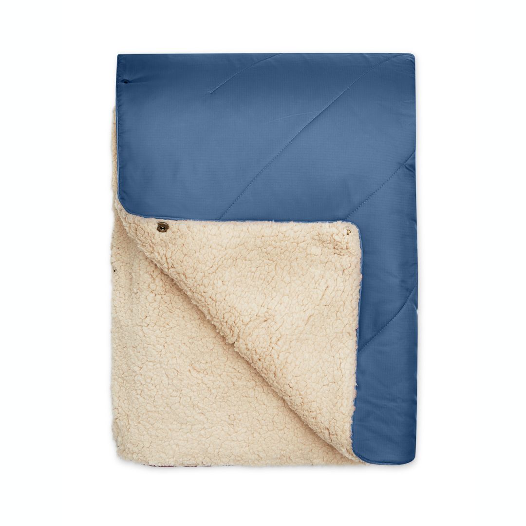 Outdoor Kuscheldecke in Blau, groß und nachhaltig von UNFOLD #farbe_blau